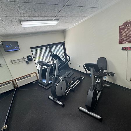 Ramada By Wyndham Newark/Wilmington Hotel Екстериор снимка