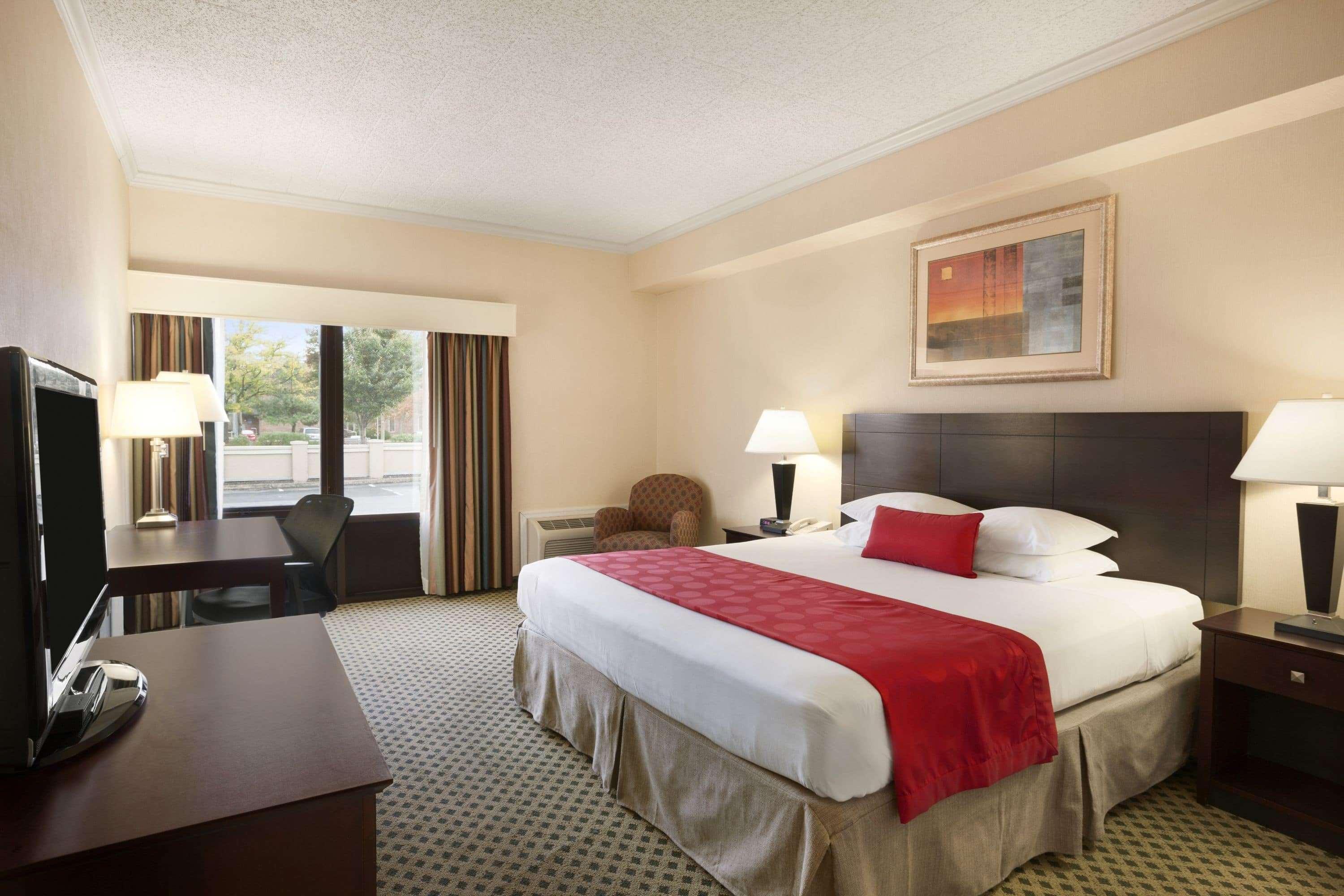 Ramada By Wyndham Newark/Wilmington Hotel Екстериор снимка