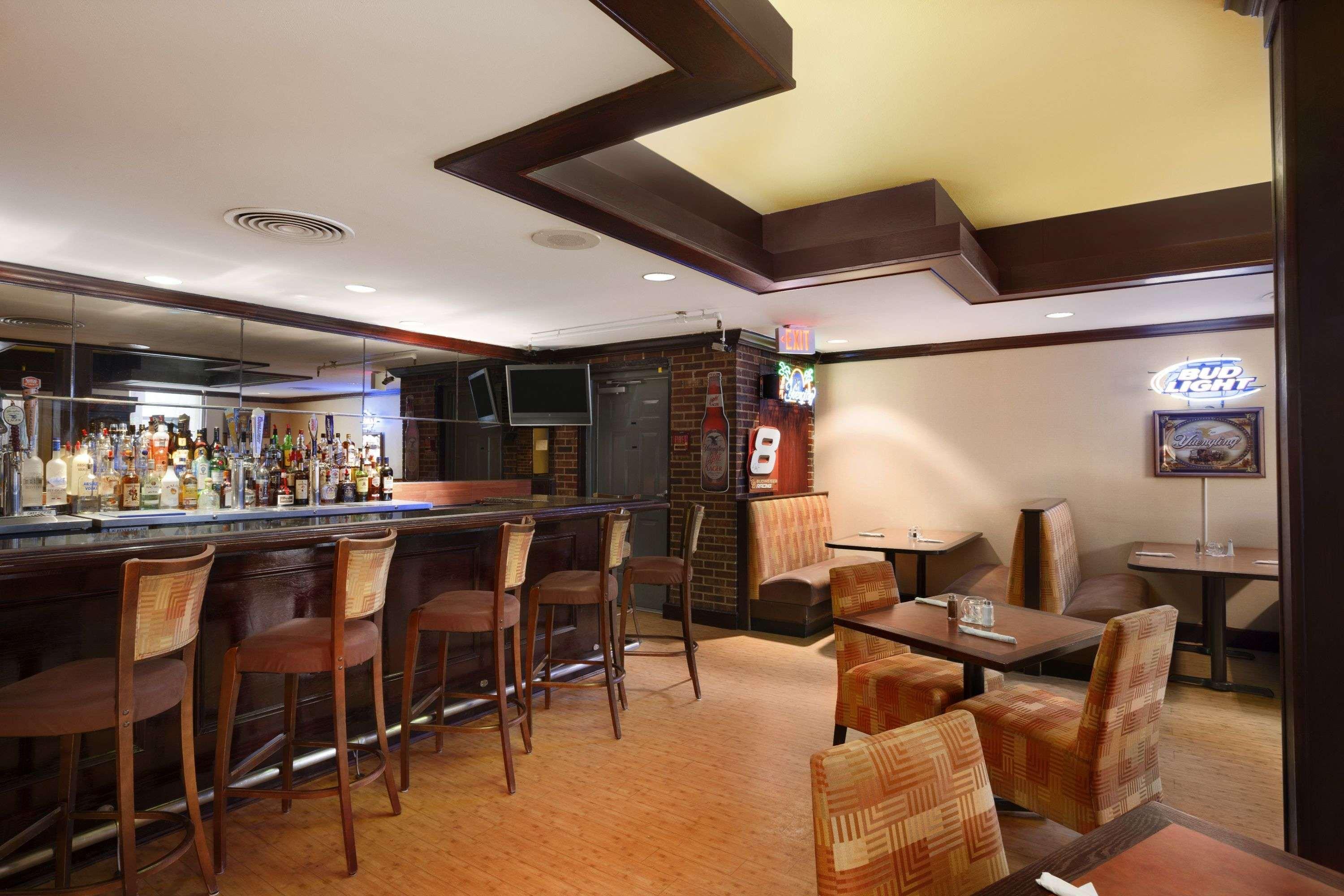 Ramada By Wyndham Newark/Wilmington Hotel Екстериор снимка