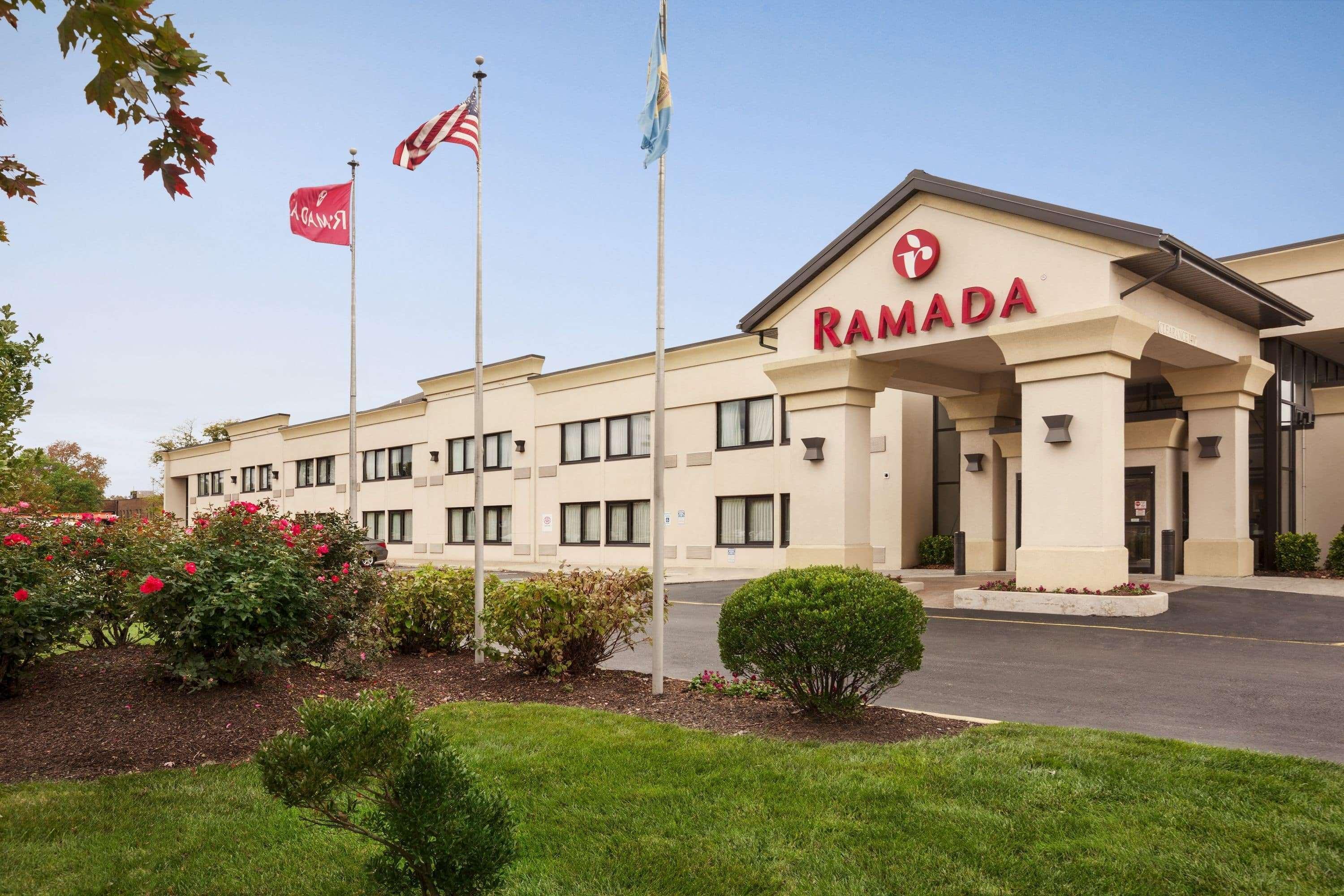 Ramada By Wyndham Newark/Wilmington Hotel Екстериор снимка