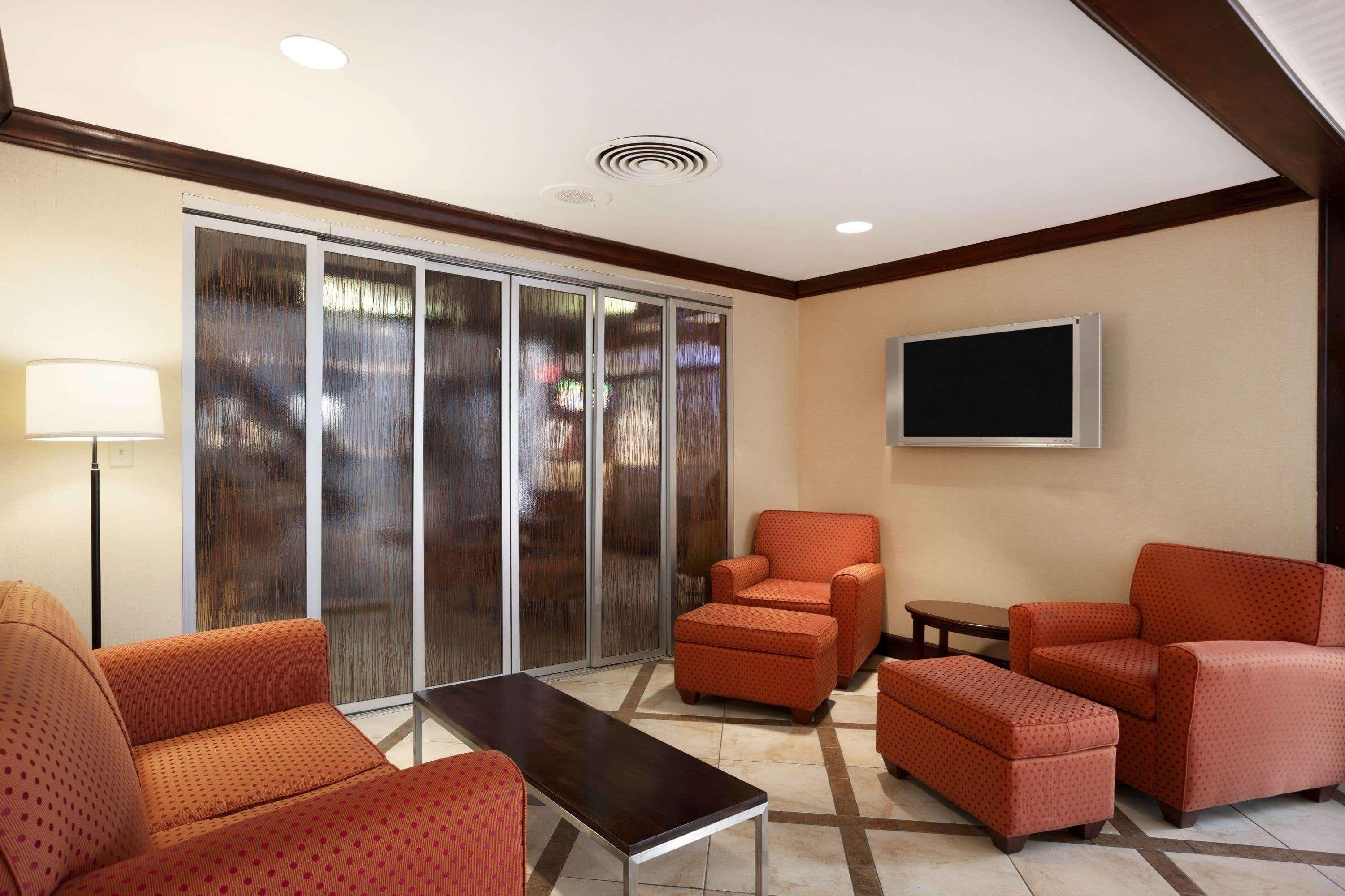 Ramada By Wyndham Newark/Wilmington Hotel Екстериор снимка
