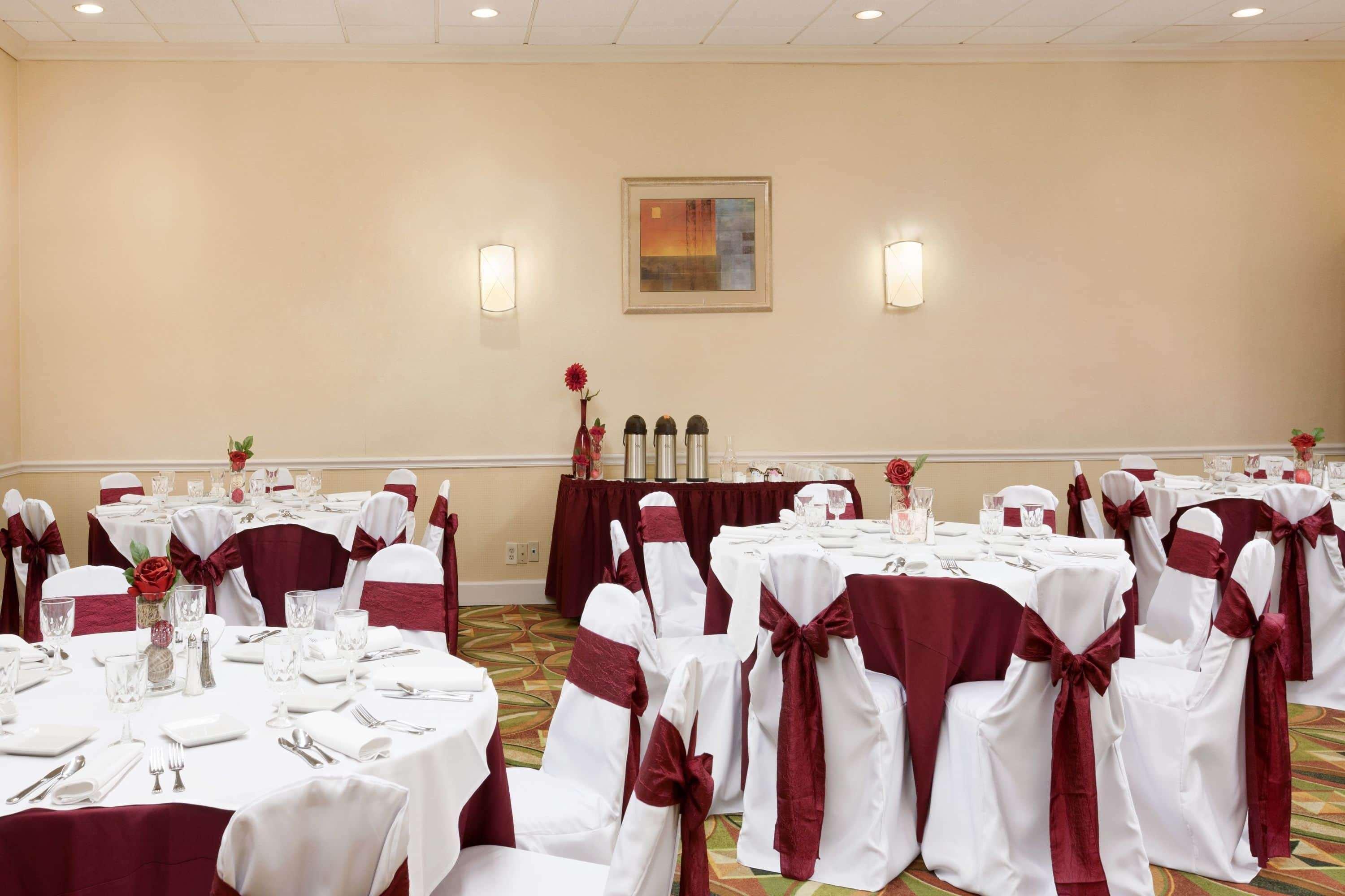 Ramada By Wyndham Newark/Wilmington Hotel Екстериор снимка
