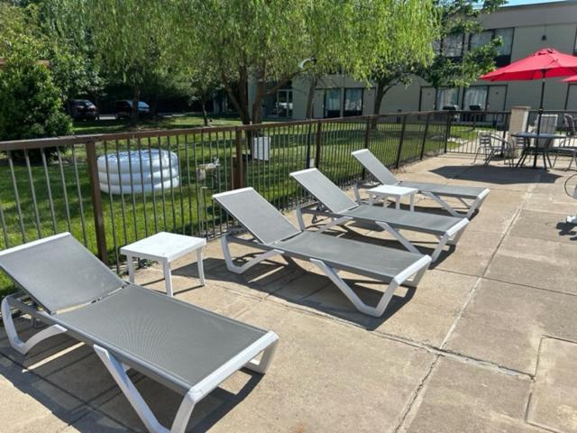 Ramada By Wyndham Newark/Wilmington Hotel Екстериор снимка