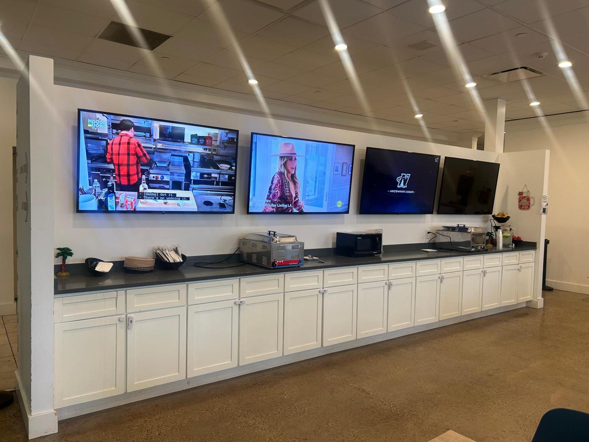 Ramada By Wyndham Newark/Wilmington Hotel Екстериор снимка
