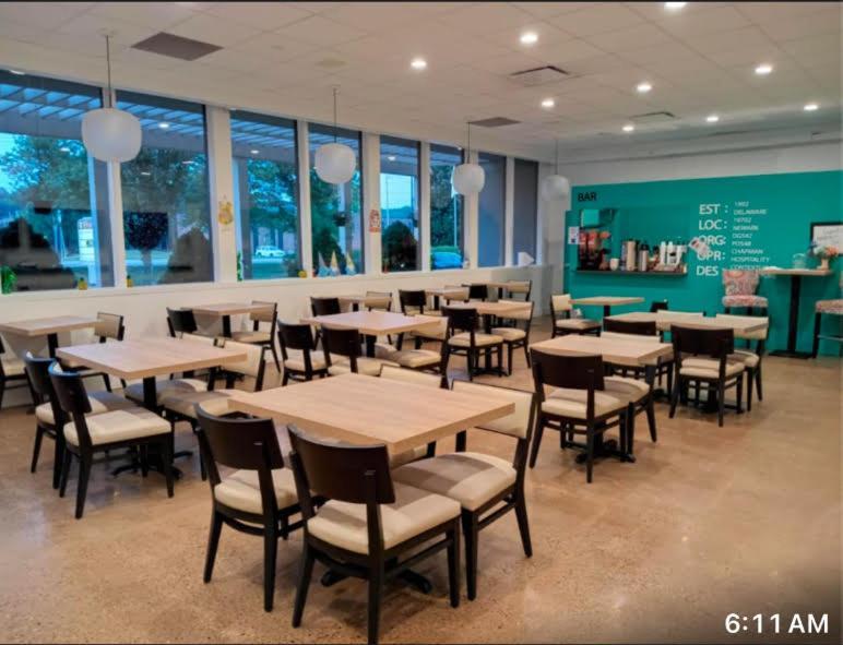 Ramada By Wyndham Newark/Wilmington Hotel Екстериор снимка