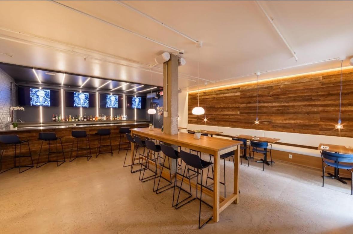Ramada By Wyndham Newark/Wilmington Hotel Екстериор снимка