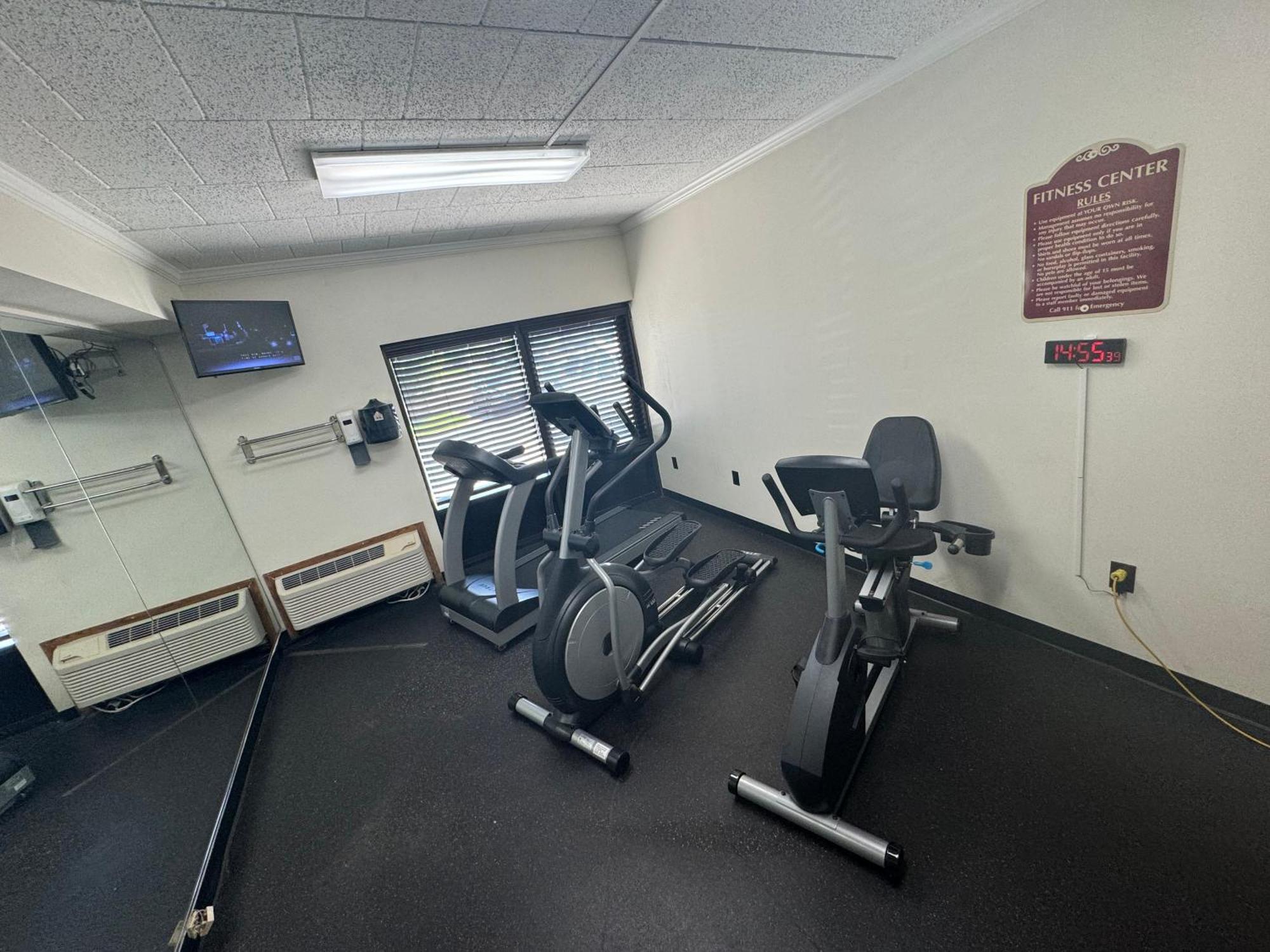 Ramada By Wyndham Newark/Wilmington Hotel Екстериор снимка